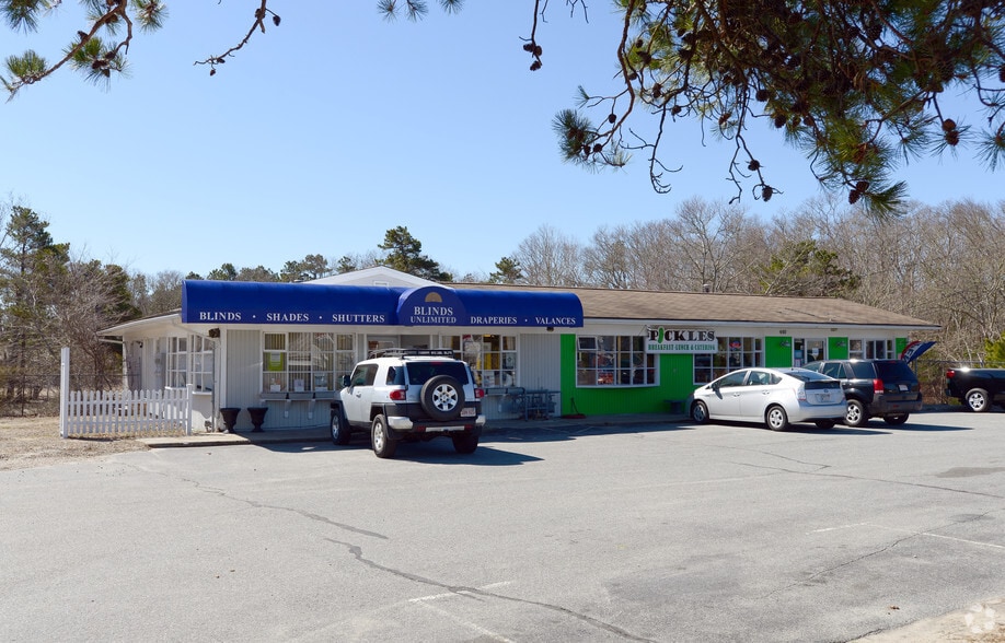 440 Nathan Ellis Hwy, Mashpee, MA for sale - Primary Photo - Image 1 of 1