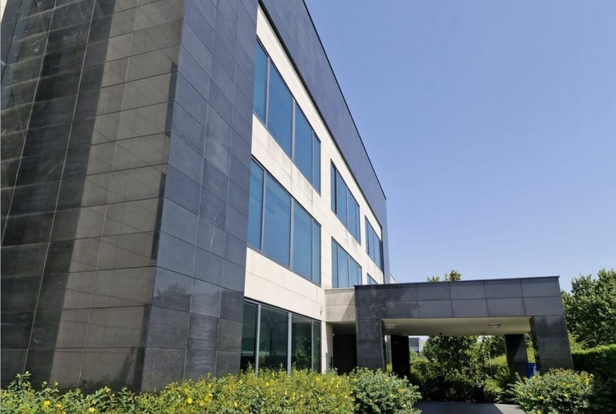 2 Trait D'Union, Lieusaint for lease - Primary Photo - Image 1 of 2