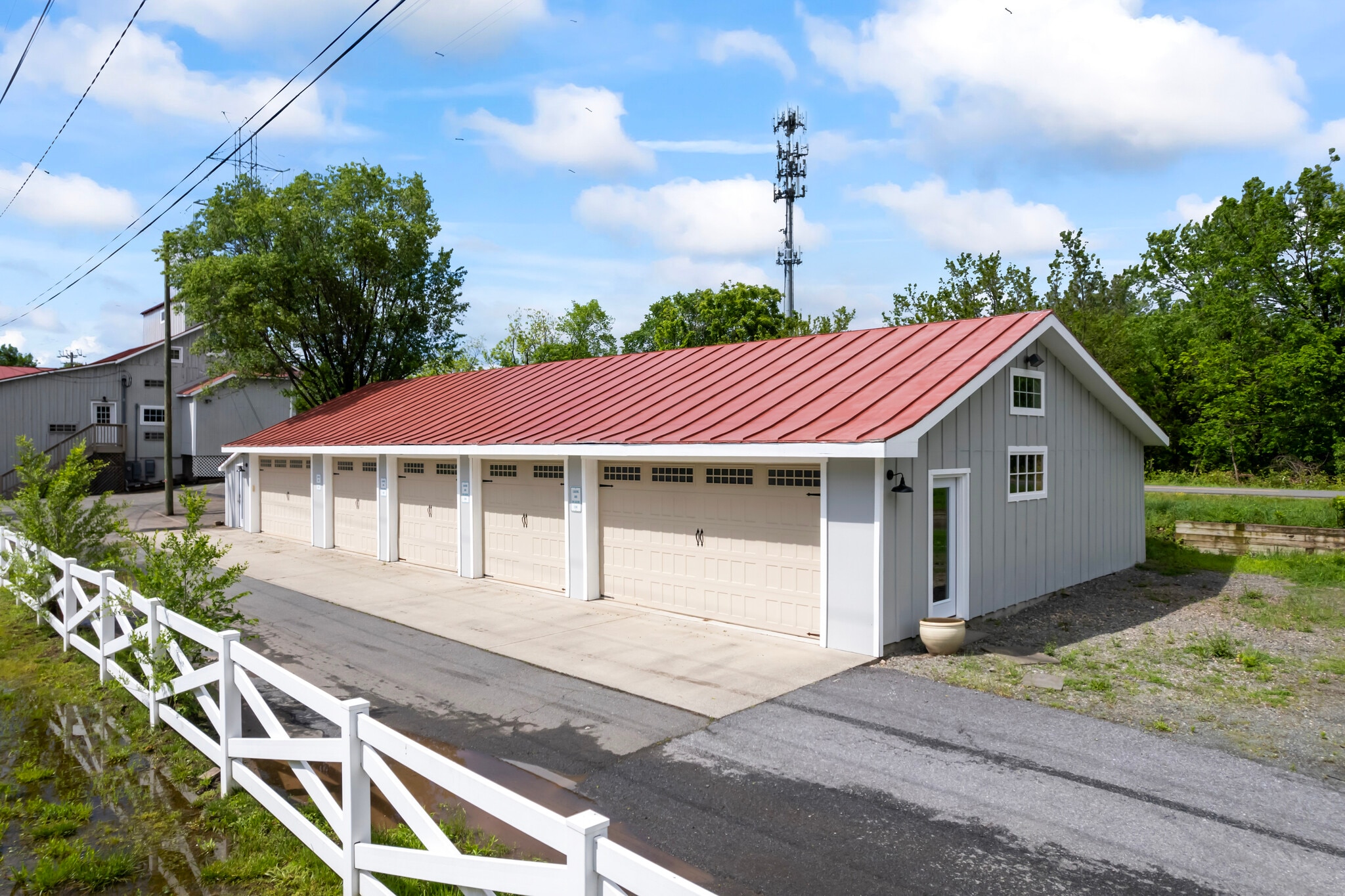 20704 Ashburn Rd, Ashburn, VA for lease Building Photo- Image 1 of 8