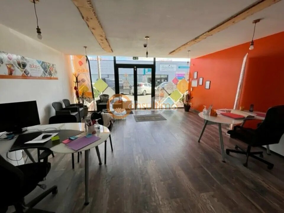 Retail in La Teste-de-Buch for lease Building Photo- Image 1 of 8