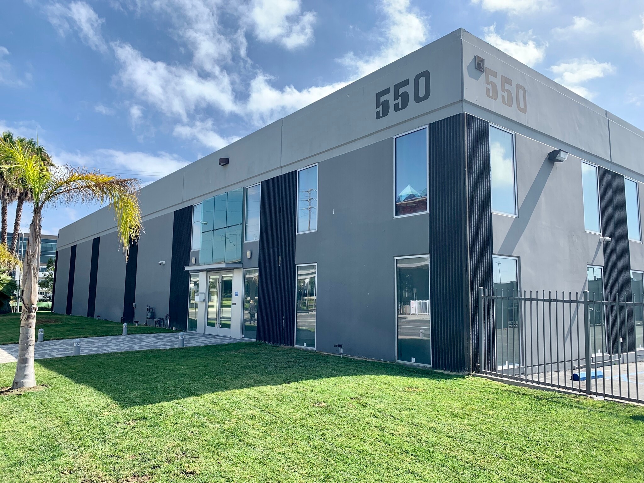 550 N Nash St, El Segundo, CA for lease Building Photo- Image 1 of 12