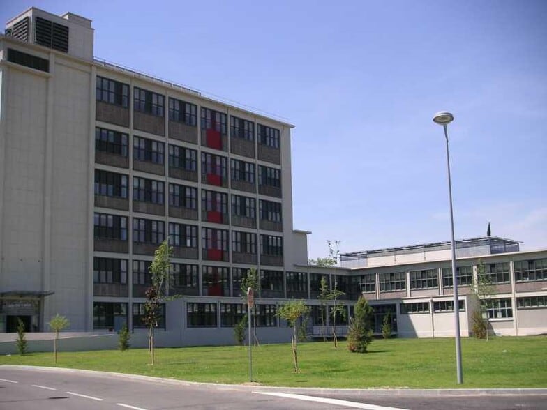 Office in Marseille for lease - Building Photo - Image 1 of 1