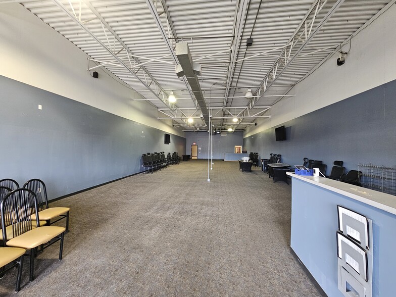 1811-1833 Mckees Rocks Rd, McKees Rocks, PA for lease - Building Photo - Image 2 of 17