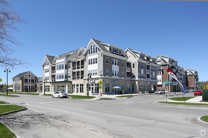 30 Lakeshore Dr, Canandaigua, NY 14424