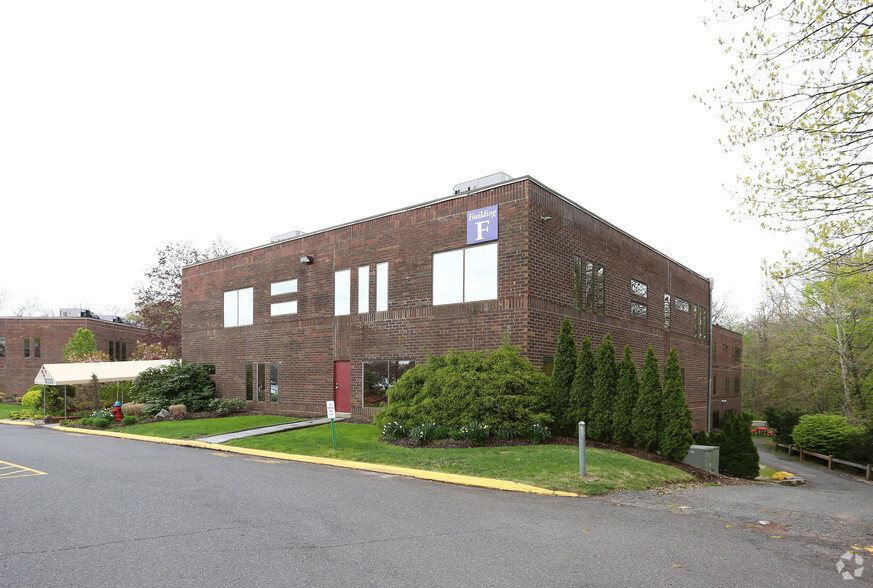 701 Cottage Grove Rd, Bloomfield, CT for sale - Building Photo - Image 1 of 1
