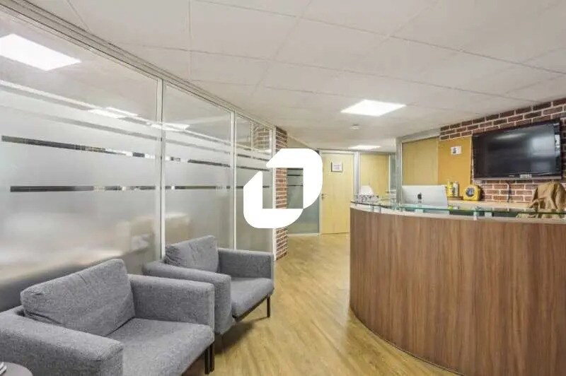 Office in Suresnes for lease - Building Photo - Image 1 of 8