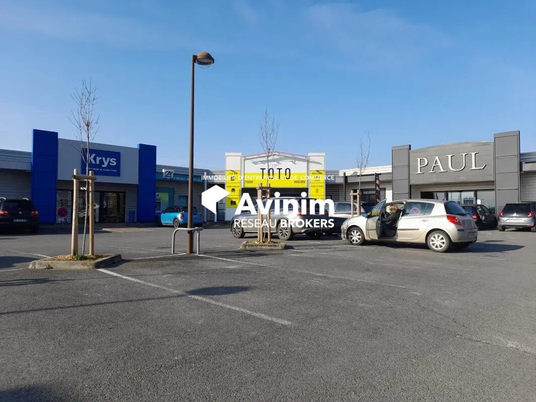 Retail in Saint-Germain-du-Puy for lease Building Photo- Image 1 of 9