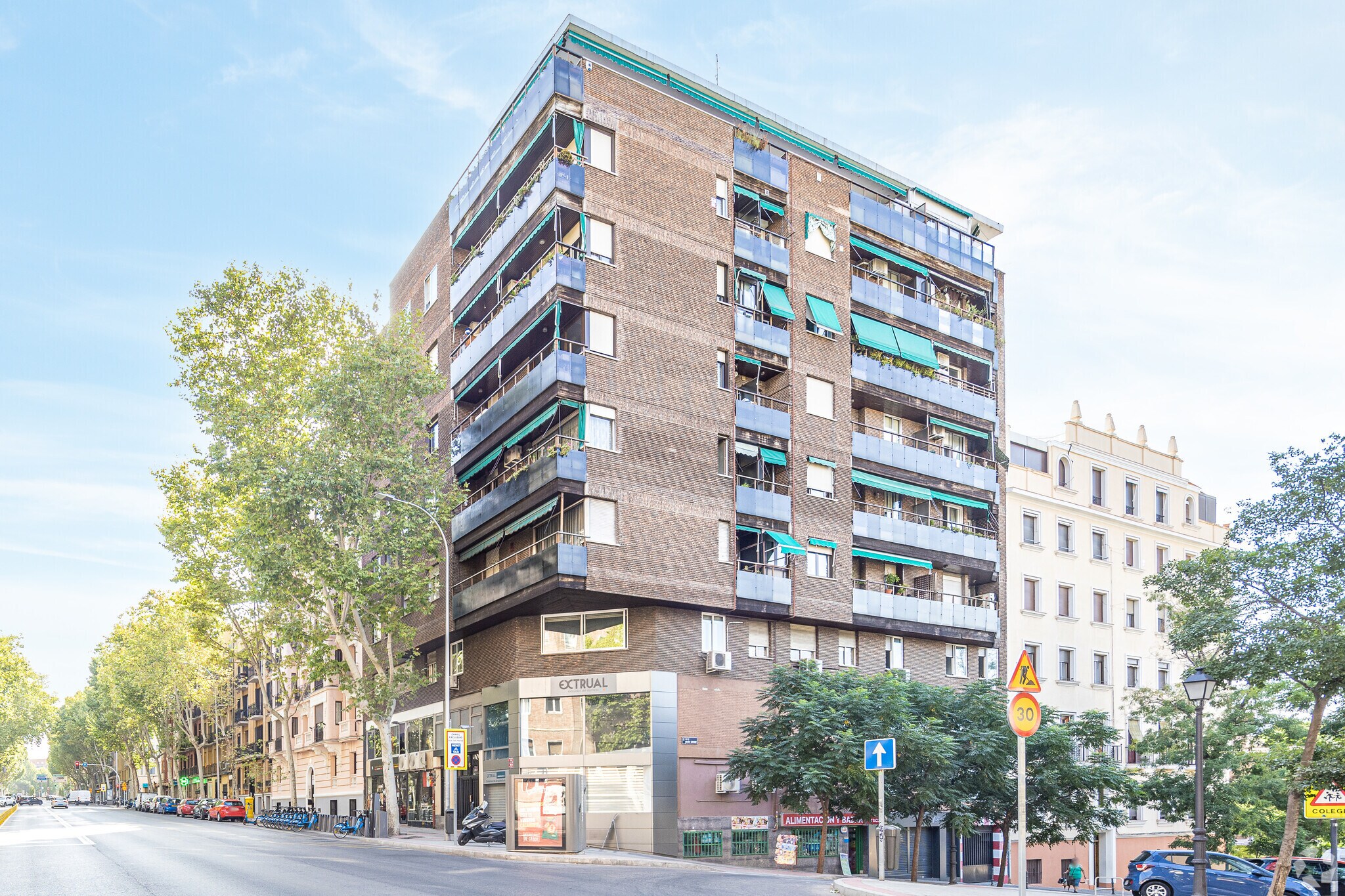 Paseo de la Reina Cristina, 6, Madrid, Madrid for sale Primary Photo- Image 1 of 1