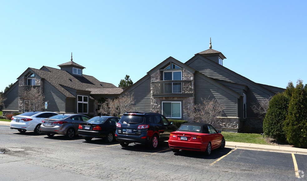 4450 Westbrook Dr, Aurora, IL for lease - Building Photo - Image 2 of 11