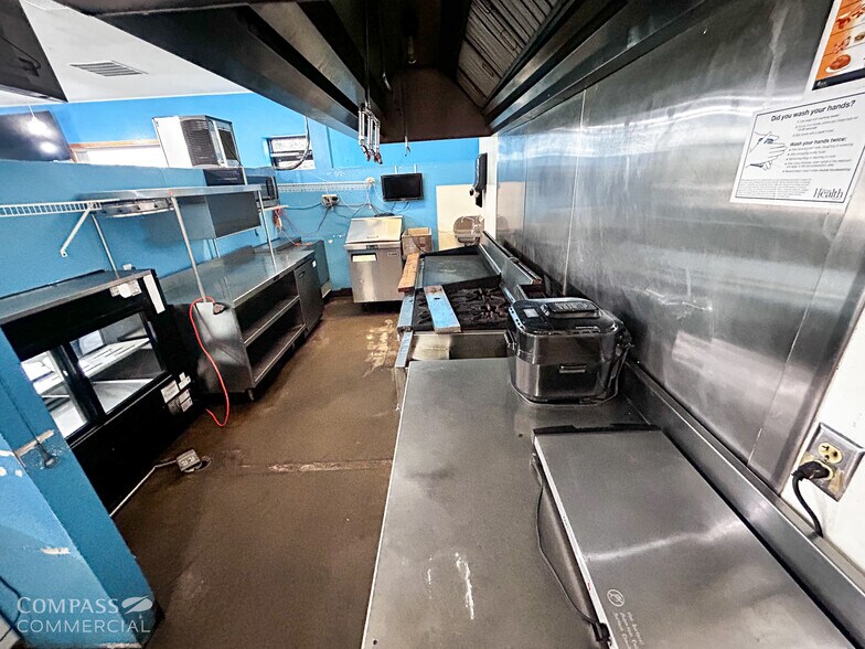 425 NE Windy Knolls Dr, Bend, OR for lease - Building Photo - Image 3 of 3