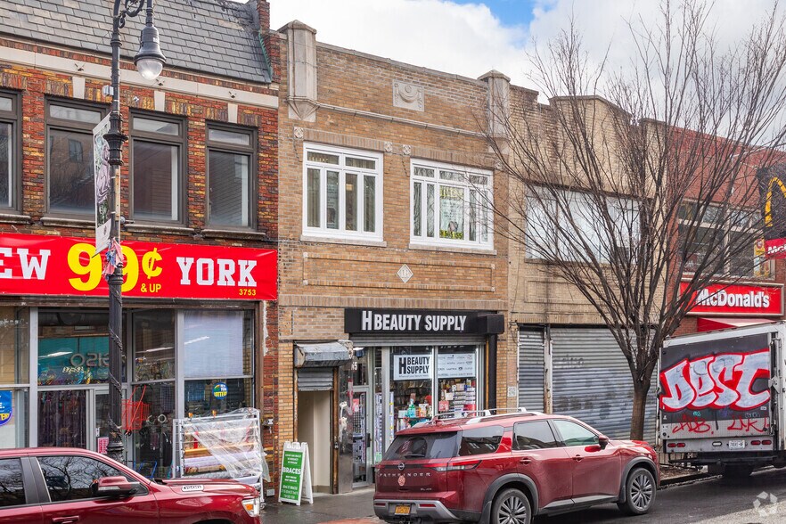 3755 82nd St, Jackson Heights, NY for lease - Building Photo - Image 2 of 6