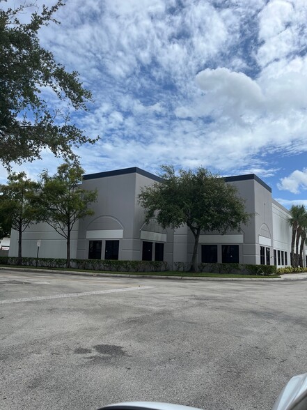 11341-11491 Interchange Cir S, Miramar, FL for lease - Building Photo - Image 1 of 7