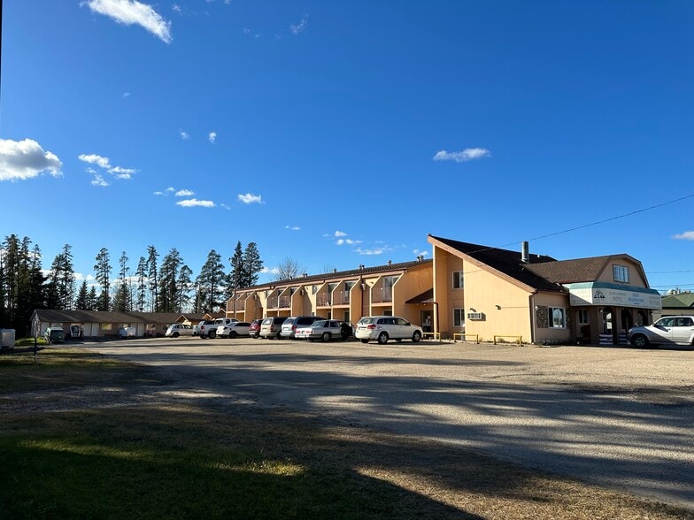 3515 Caxton St, Whitecourt, AB for lease - Building Photo - Image 1 of 4
