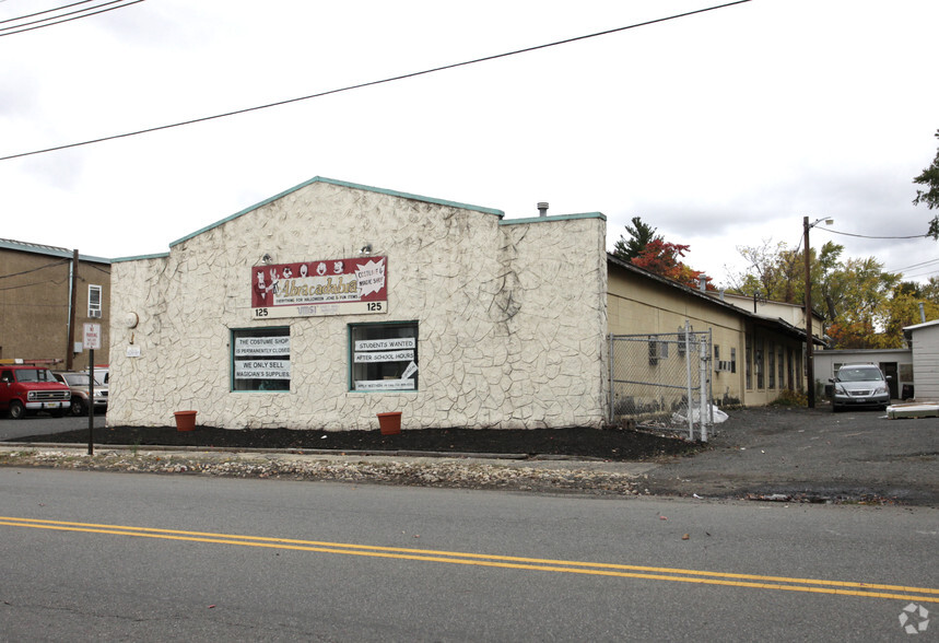 125 Lincoln Blvd, Middlesex, NJ for sale - Building Photo - Image 3 of 4