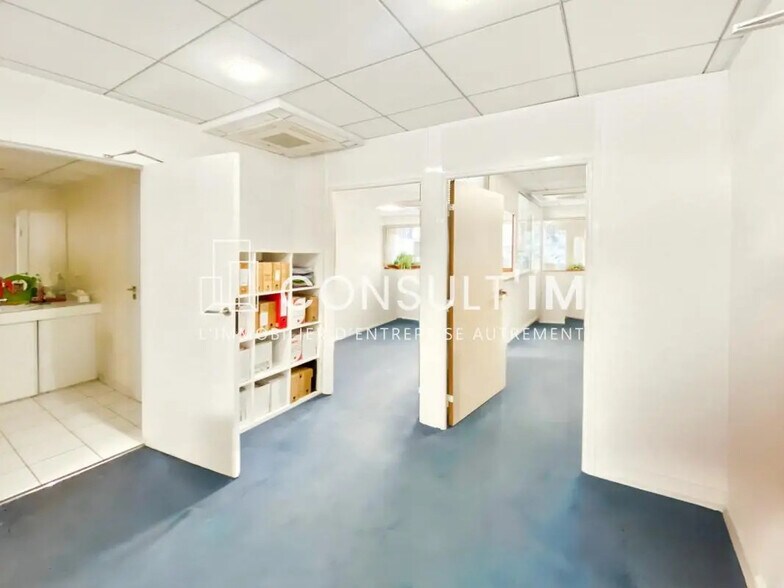 Office in Courbevoie for lease - Building Photo - Image 2 of 8