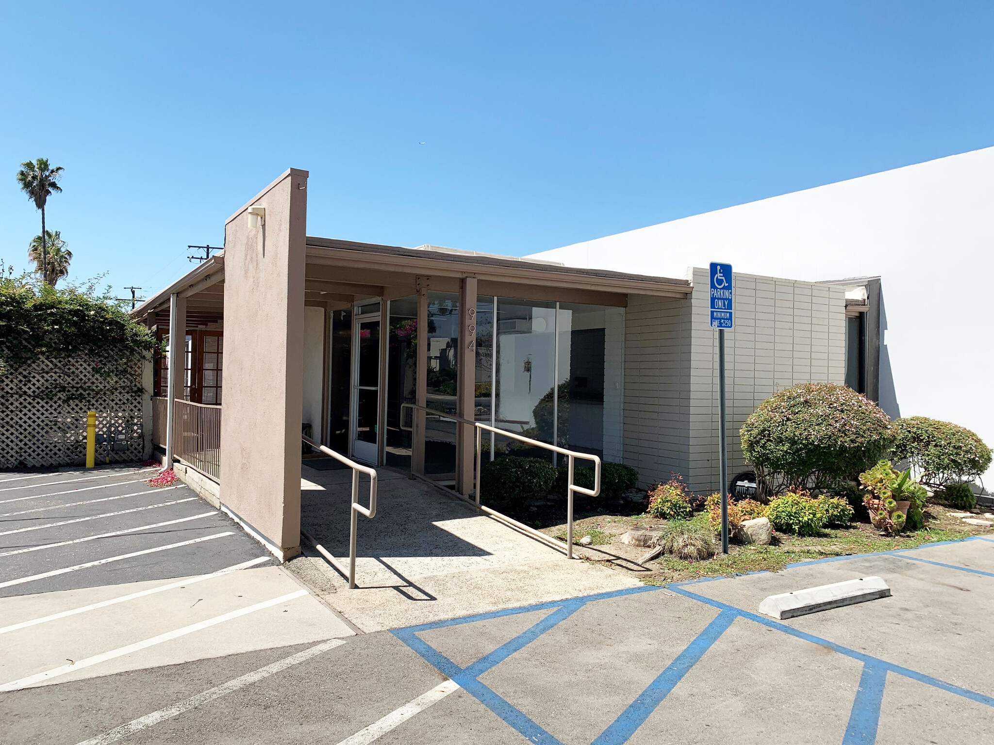 994 Foothill Blvd, Claremont, CA for lease Building Photo- Image 1 of 11