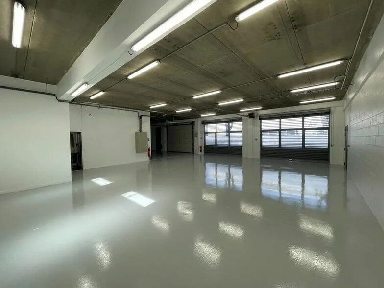 Flex in Roissy-en-France for lease - Interior Photo - Image 3 of 6