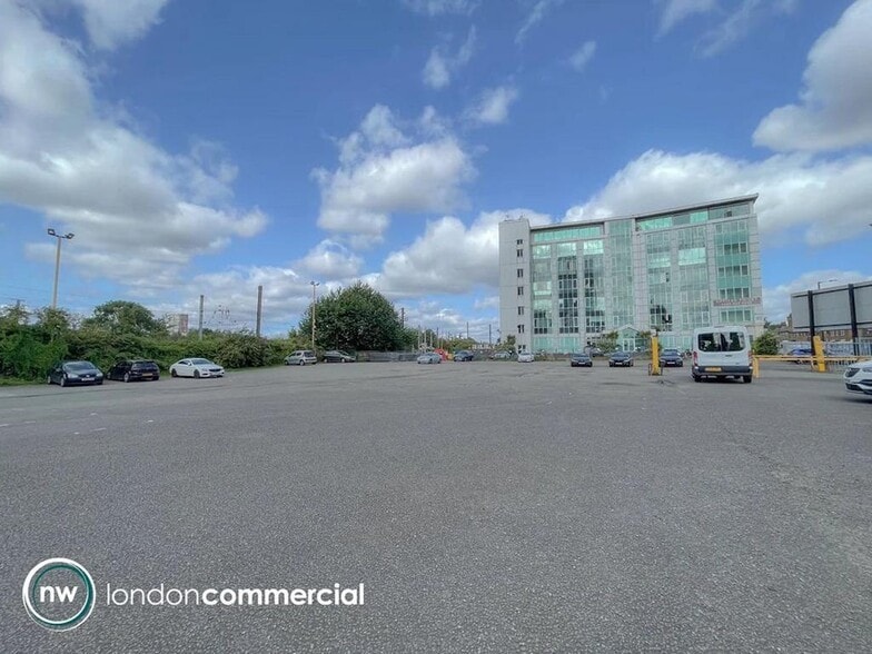 80 Scrubs Ln, London for lease - Building Photo - Image 2 of 6