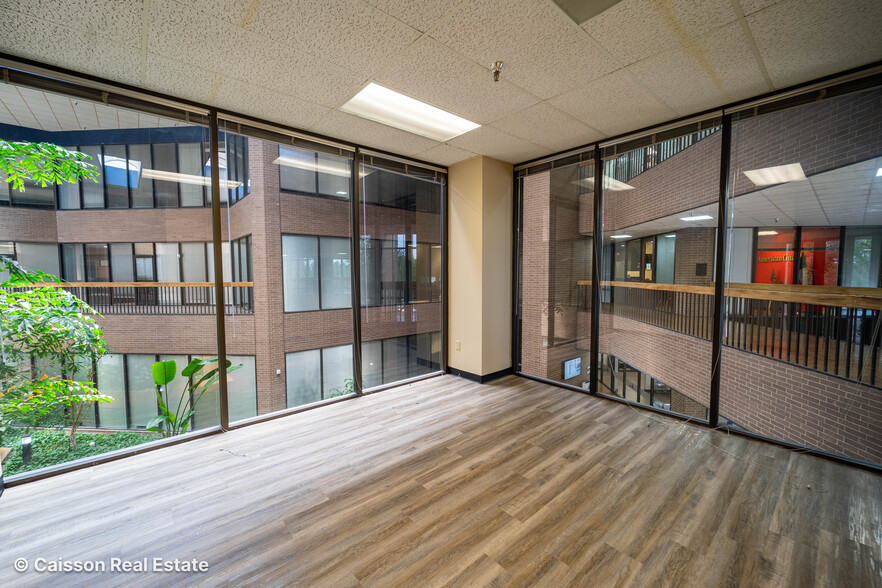 7447 Harwin Dr, Houston, TX for lease - Building Photo - Image 3 of 15