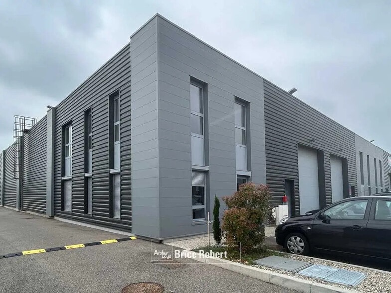 Office in Genas for lease - Building Photo - Image 1 of 6