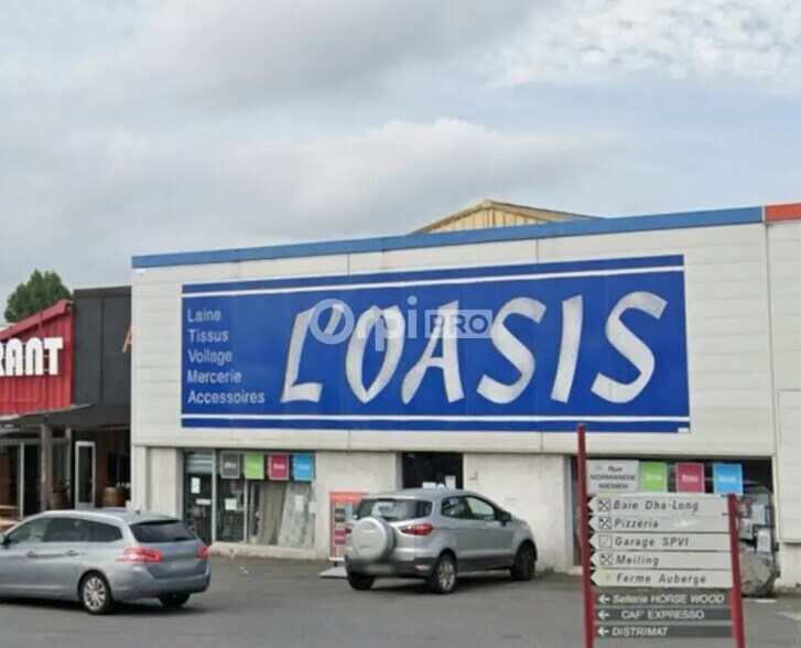 Retail in Serres-Castet for lease - Building Photo - Image 1 of 4
