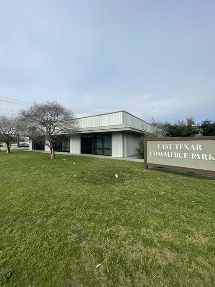 2 E Texar Dr, Pensacola, FL for sale - Building Photo - Image 1 of 1