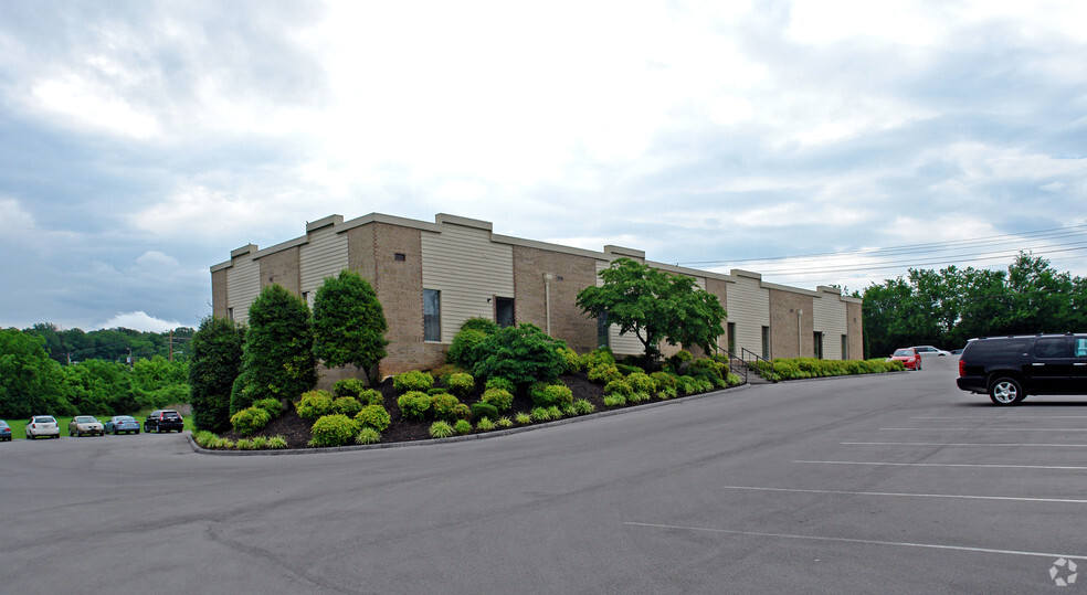 1117-1137 E Lamar Alexander Pky, Maryville, TN for lease - Building Photo - Image 2 of 7