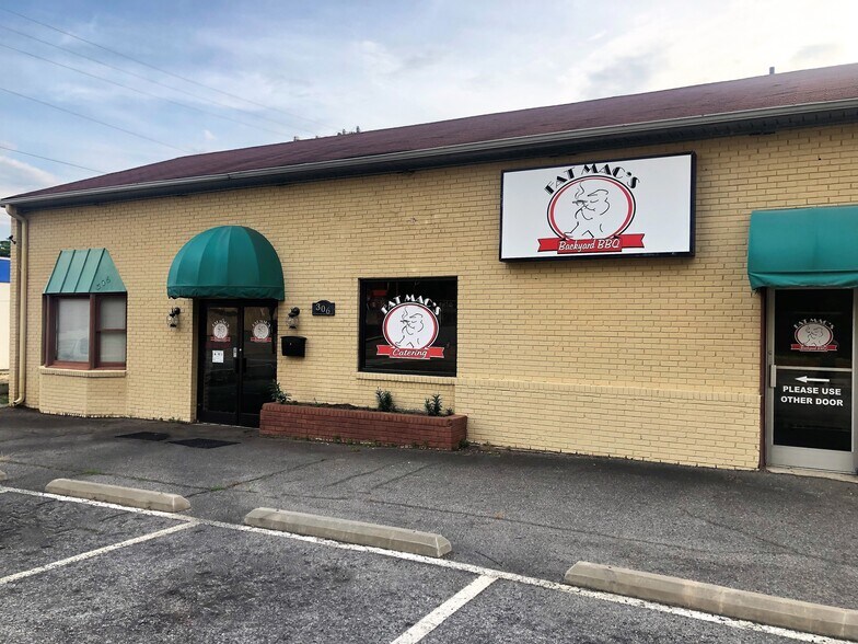 306 N Scales St, Reidsville, NC 27320