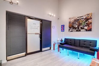 813 Brown Trl, Bedford, TX for lease Interior Photo- Image 2 of 5