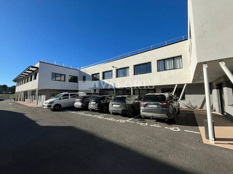 Retail in Éguilles for lease - Building Photo - Image 3 of 20