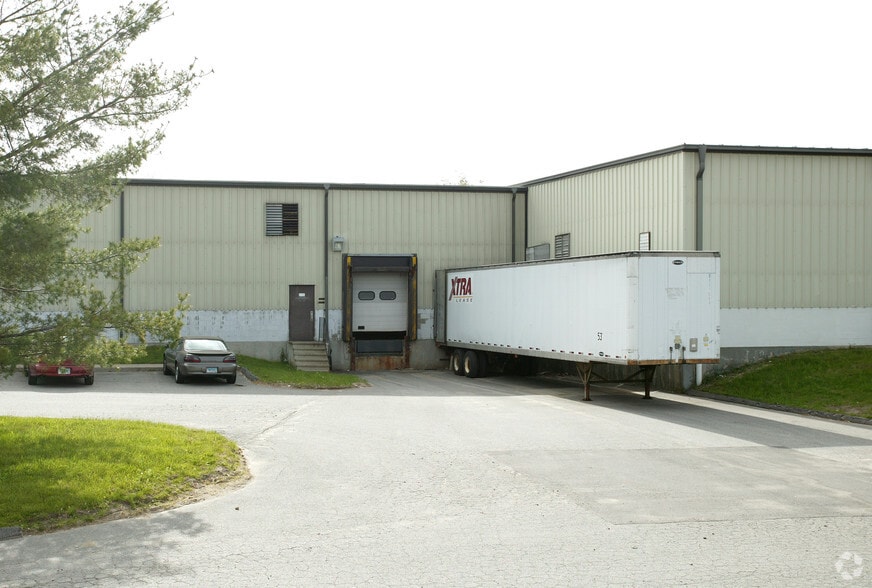 368 Ella Grasso Ave, Torrington, CT for lease - Building Photo - Image 3 of 8