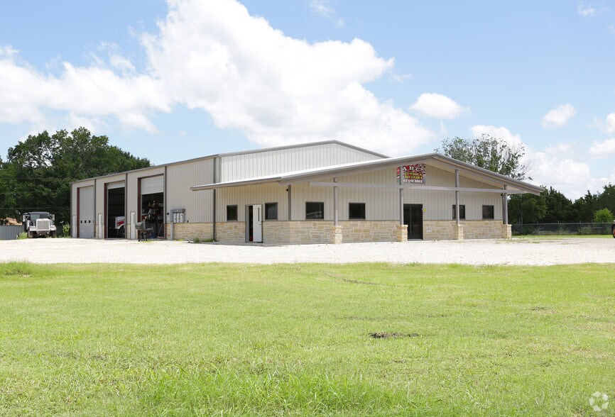 401 NE 2nd St, Kerens, TX for sale - Primary Photo - Image 1 of 1