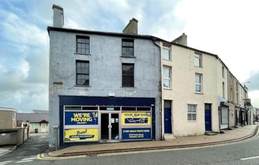 42 Stanley St, Holyhead for sale - Primary Photo - Image 1 of 1