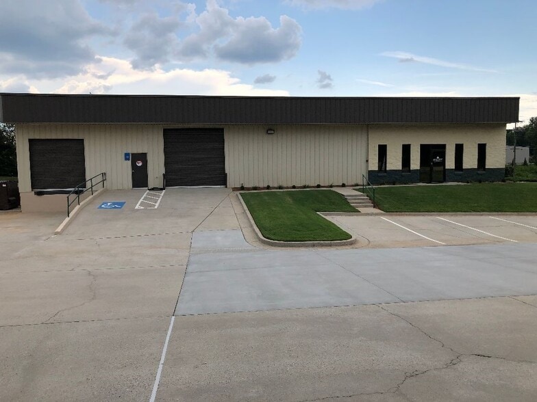 2350 Pendley Rd, Cumming, GA for sale - Primary Photo - Image 1 of 1