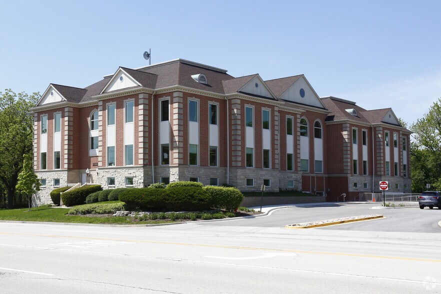 1111 E Warrenville Rd, Naperville, IL for sale - Primary Photo - Image 1 of 1