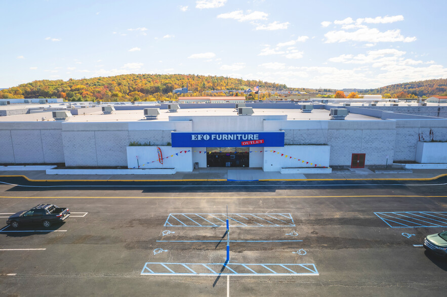 225 Columbia Mall Dr, Bloomsburg, PA for sale - Building Photo - Image 1 of 4