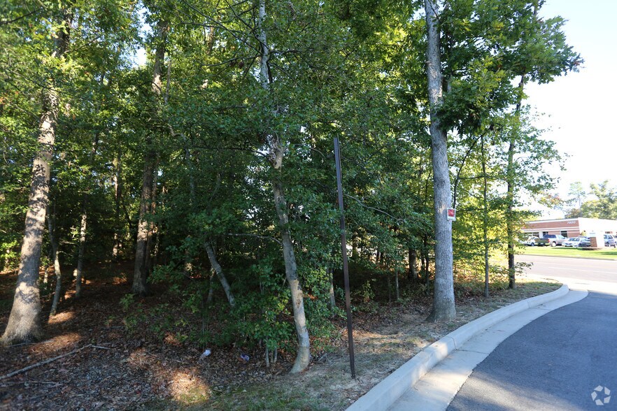 7821 Shrader Rd, Richmond, VA for sale - Building Photo - Image 1 of 1