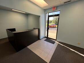 4211 Grove Ave, Gurnee, IL for lease Interior Photo- Image 2 of 5