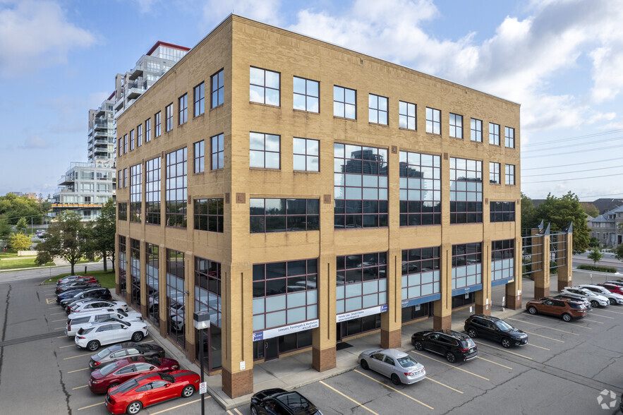 9050 Yonge St, Richmond Hill, ON for lease - Building Photo - Image 2 of 6