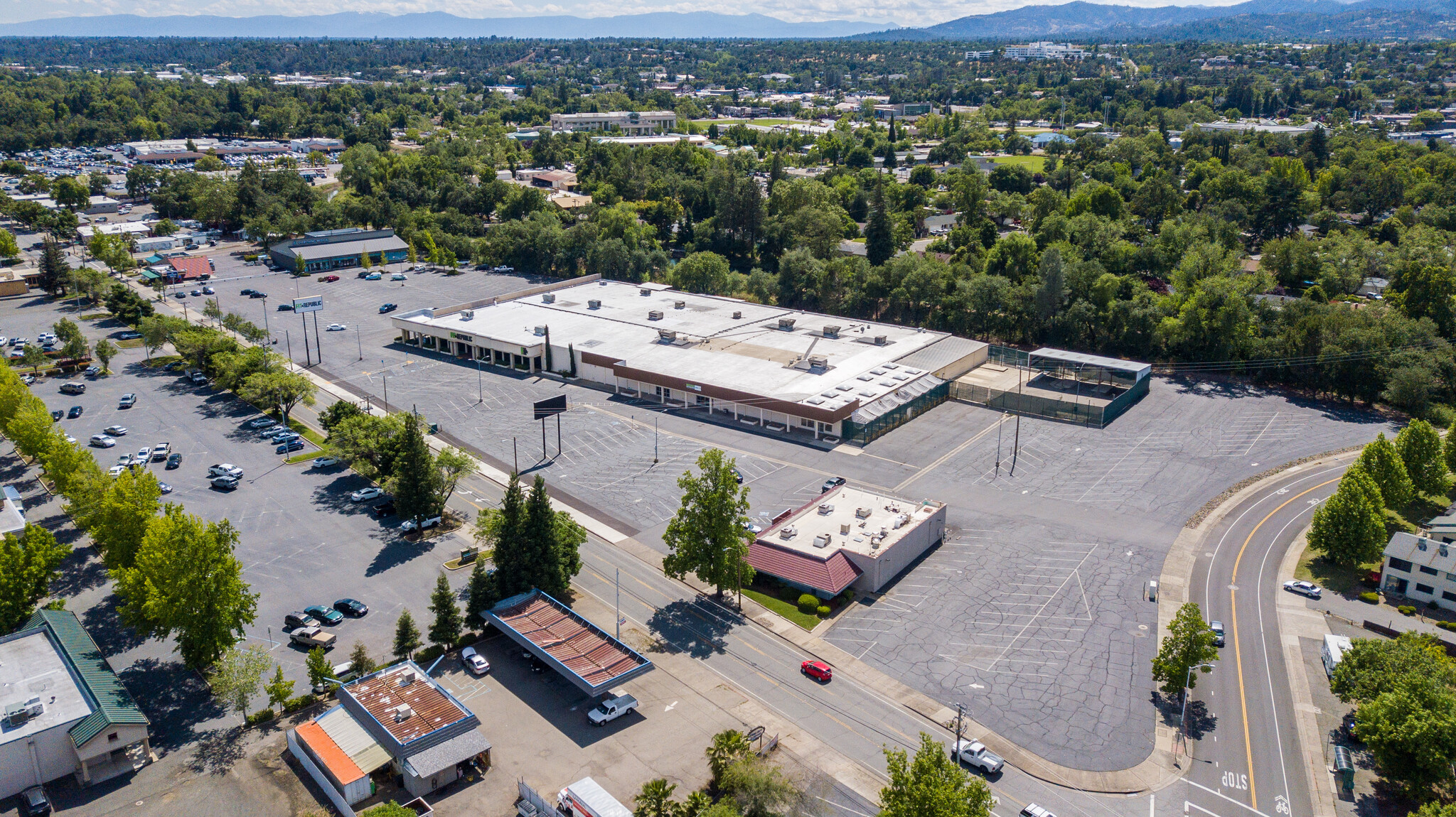 2340-2350 Athens Ave, Redding, CA for sale Building Photo- Image 1 of 8