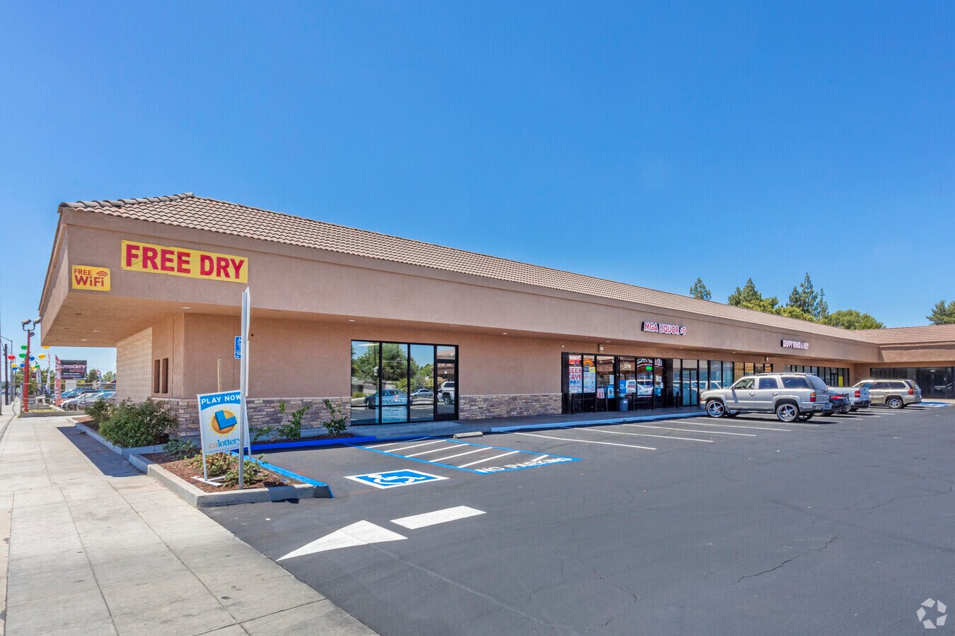 27012751 N Blackstone Ave, Fresno, CA 93703 Princeton Square