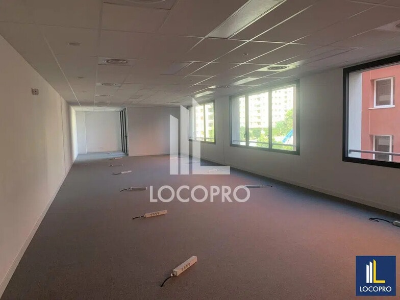 Office in Nice for lease - Interior Photo - Image 2 of 6