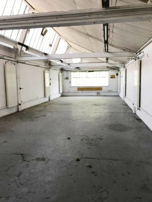 Office in Montreuil for lease Interior Photo- Image 1 of 3