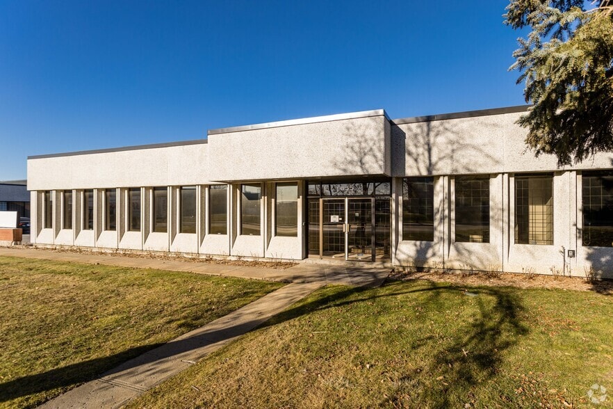 855 Rue McCaffrey, Montréal, QC for lease - Building Photo - Image 3 of 3