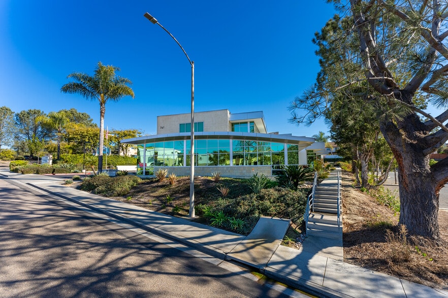 761 Garden View Ct, Encinitas, CA for lease - Building Photo - Image 1 of 5