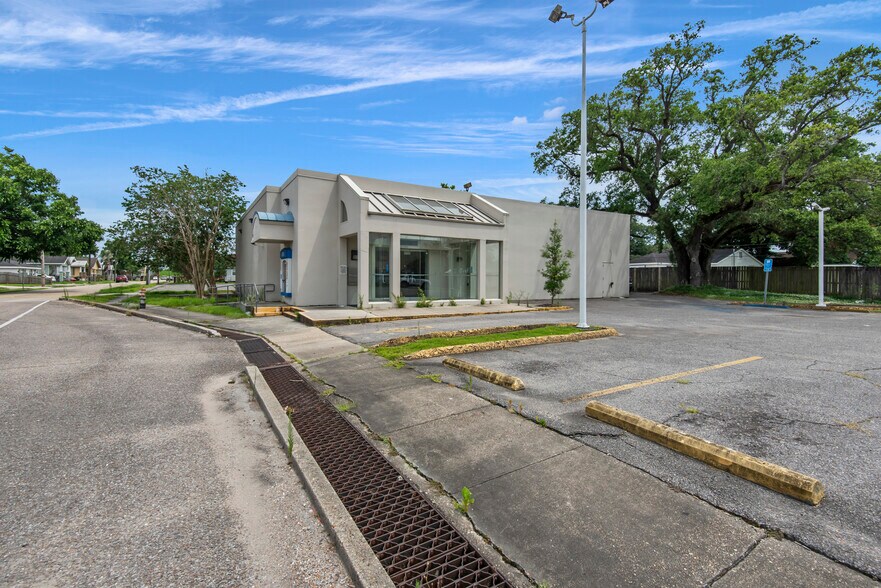 6318 Jefferson Hwy, New Orleans, LA for sale - Building Photo - Image 1 of 1