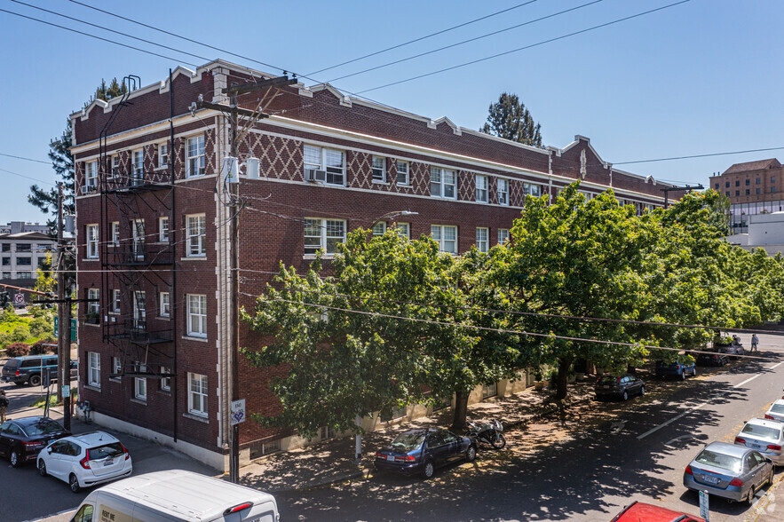 1539-1541 W Burnside St, Portland, OR for lease - Building Photo - Image 2 of 51