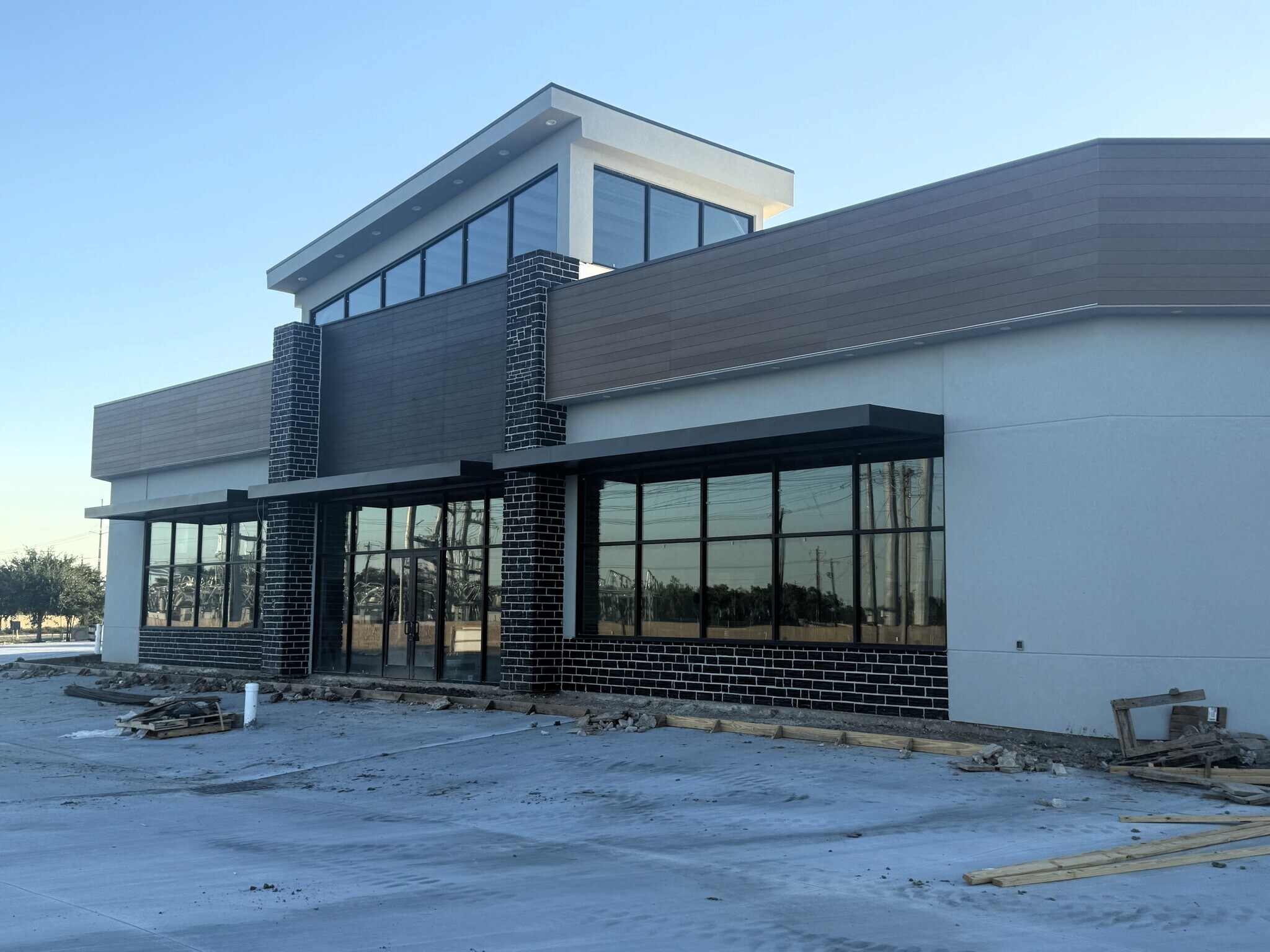 7501 25th Ave, Texas City, TX for lease Building Photo- Image 1 of 11