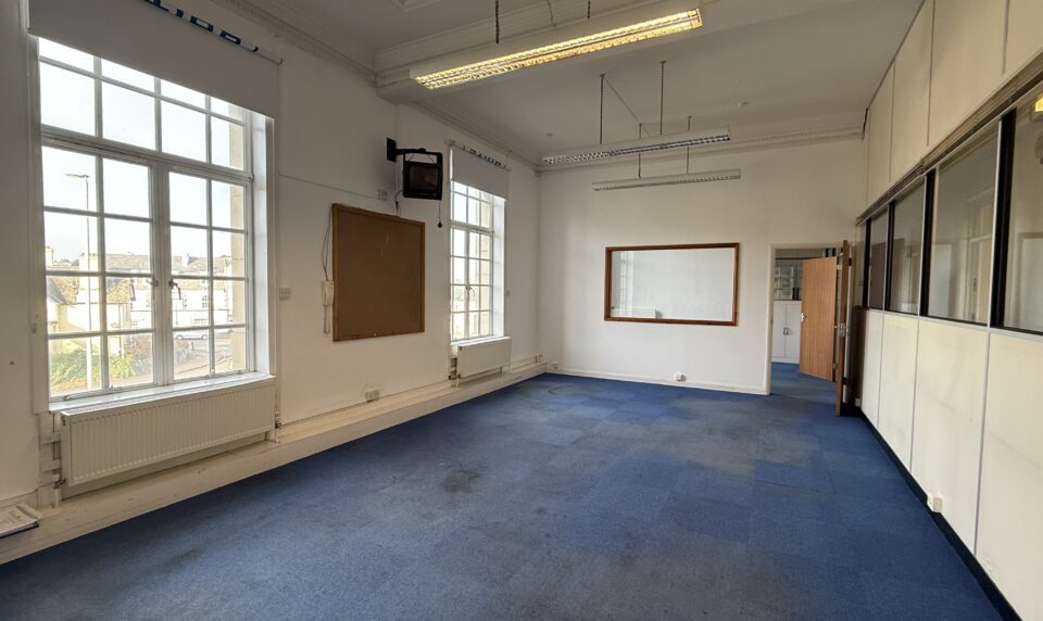 Station Rd, Newton Abbot for lease Interior Photo- Image 1 of 3