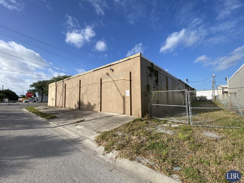 966 Aurora Rd, Melbourne, FL for lease - Building Photo - Image 2 of 4